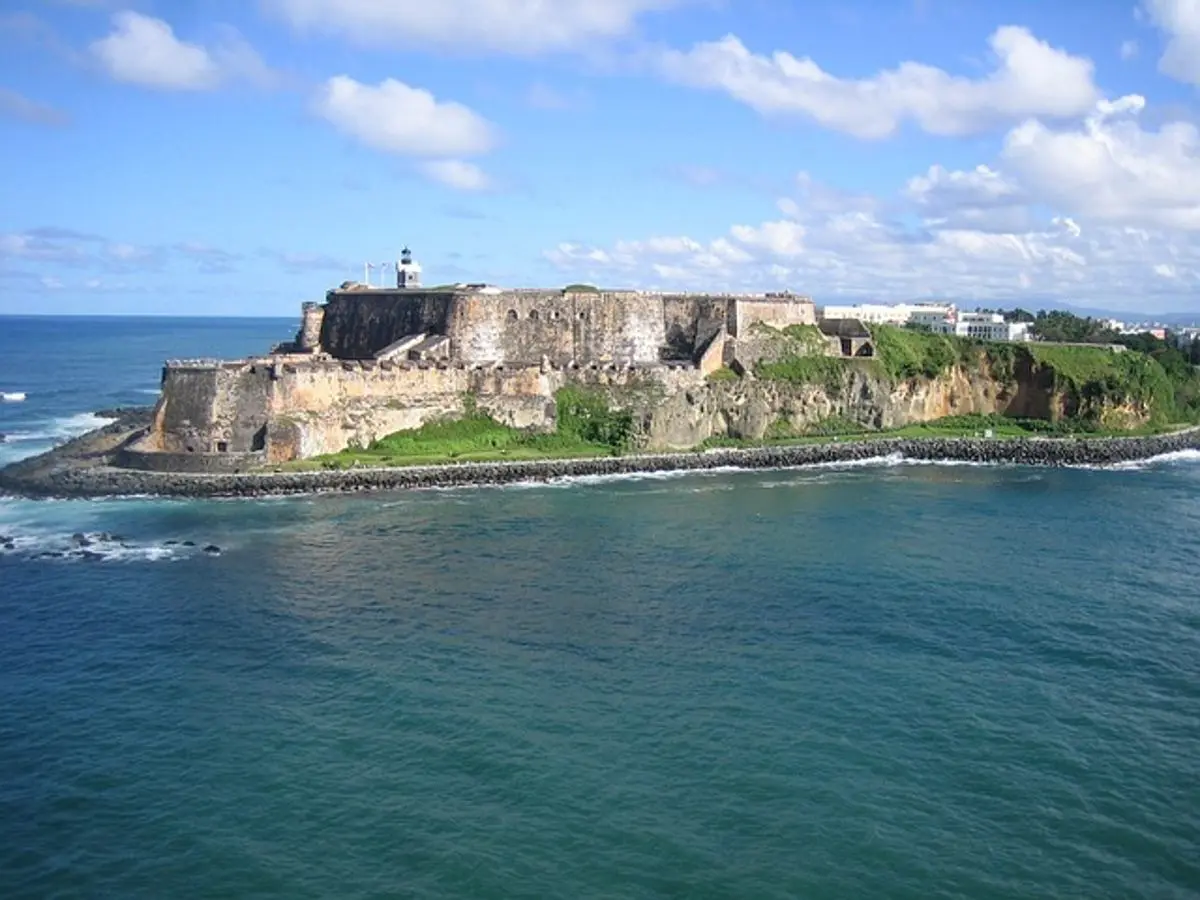 Costa y acantilados de Puerto Rico