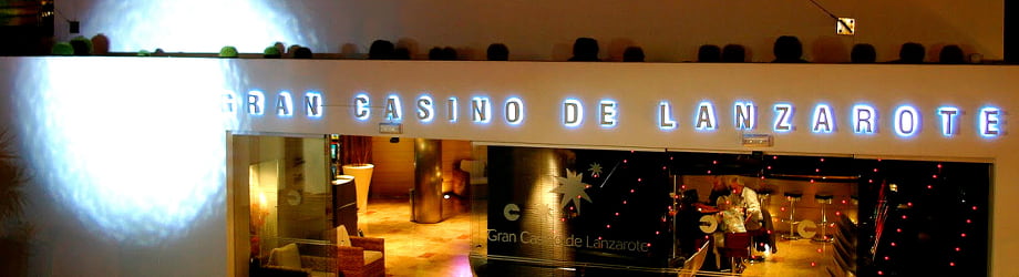 El Gran Casino Lanzarote está situado en Puerto del Carmen y pertenece al Grupo Orenes El Casino se enfoca más en ofrecer juegos de mesa pero también hay slots de todo tipo. Está situado en una zona cercana al aerupuerto y dispone de parking privado para sus visitantes. Ante todo, es un lugar perfecto para aquellos que buscan un conjunto de entretenimiento de alta calidad en el precioso ambiente de la Isla.